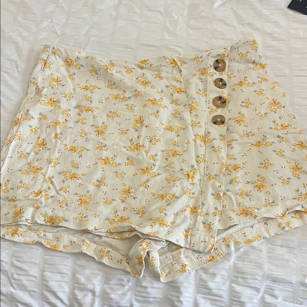 Floral Button-Accent Women Skort
